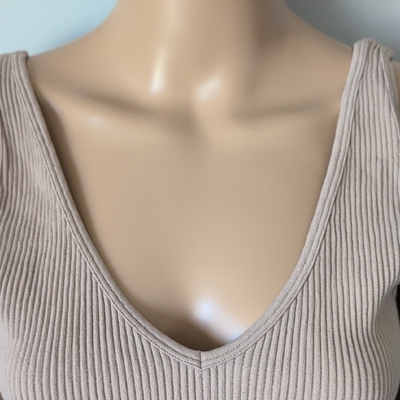 Tan Ribbed V-Neck Stretchy Crop Top SZ XS/S - Picture 5 of 10